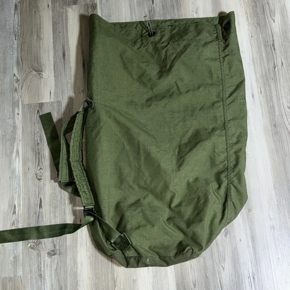 Vtg Military‎ Duffle Bag Rucksack Green Nylon Heavy Duty Army Issued Grunge WORN